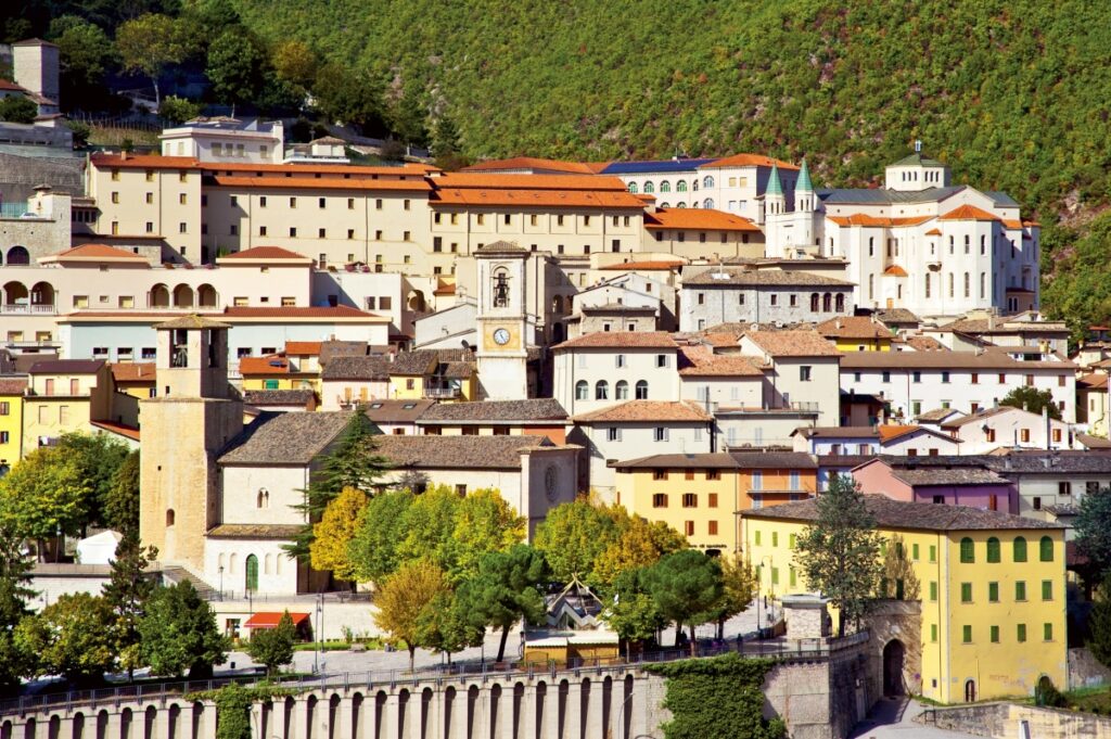 Egy olasz városka látképe